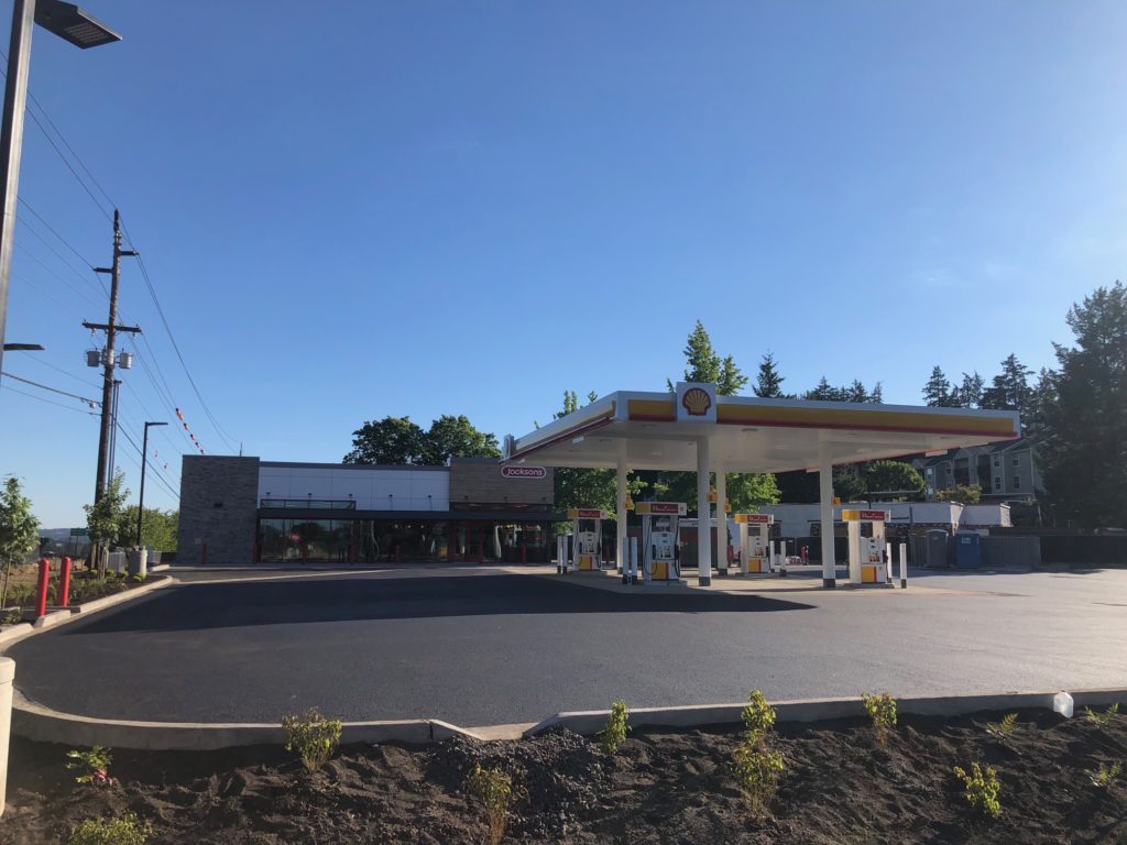 Gas station lot paved with asphalt by Bridge City Concrete and Asphalt